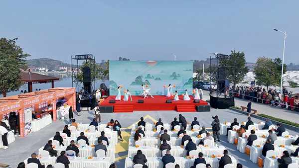 首届“云岭果海·甜蜜鄢家”品果节：川货电商赋能乡村振兴 柑橘产业绽放新光彩