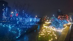 年味渐浓 内江高铁站张灯结彩迎新春