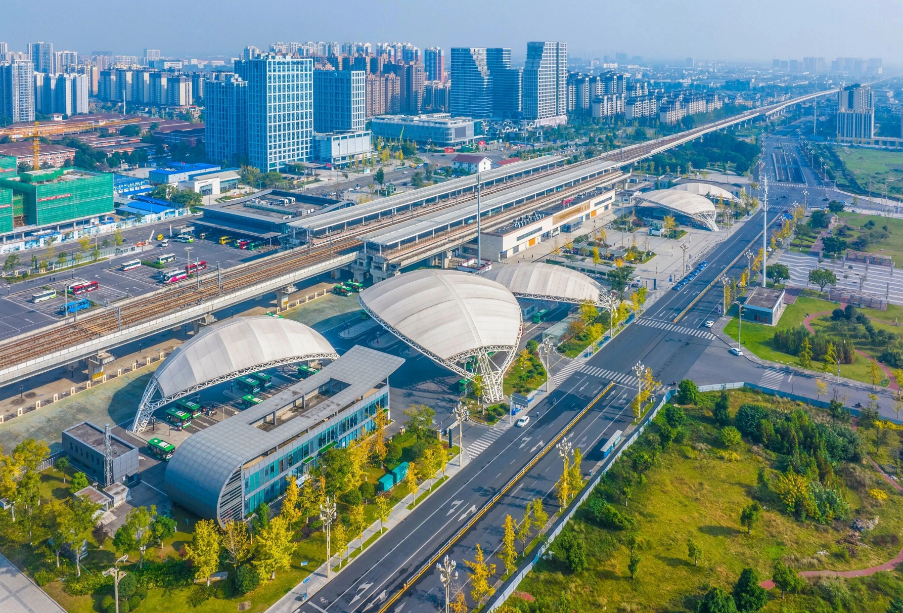 免费坐高铁 成都崇州市推出“人才福利”