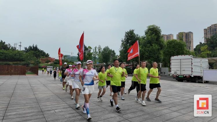 国湖社区第三届“活力晨跑 健康成长”开跑！退役军人伴少年同行