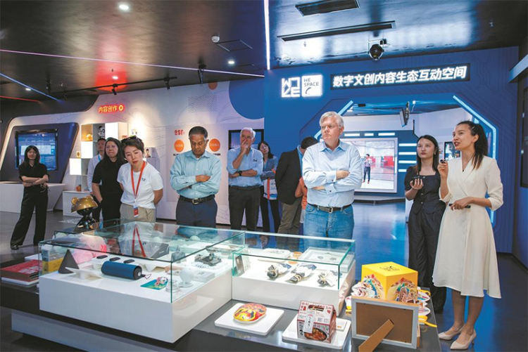 “国际智囊团”来蓉建言献策_fororder_未标题-1