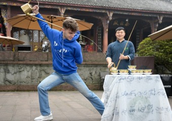 茶史、茶香、茶景 国际主播网红解锁雅安文旅新体验