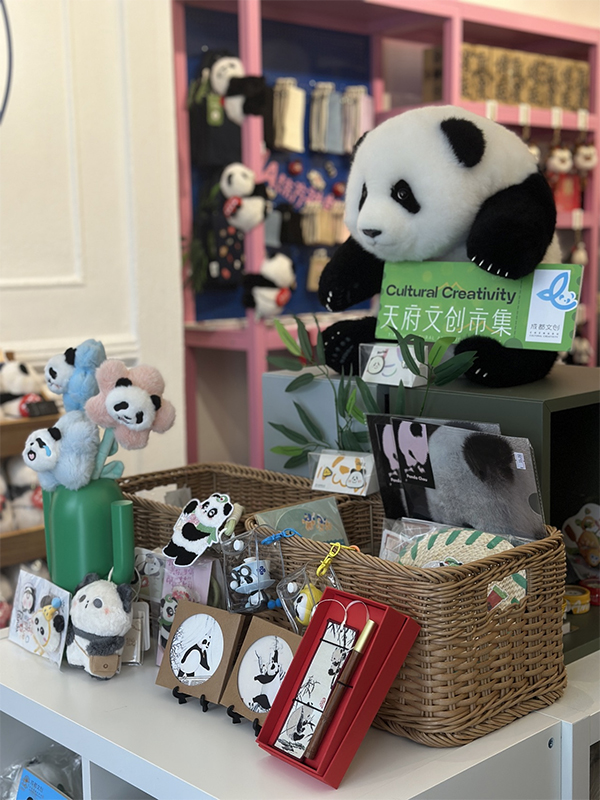 成都熊猫文创快闪店首度亮相伦敦_fororder_未标题-1