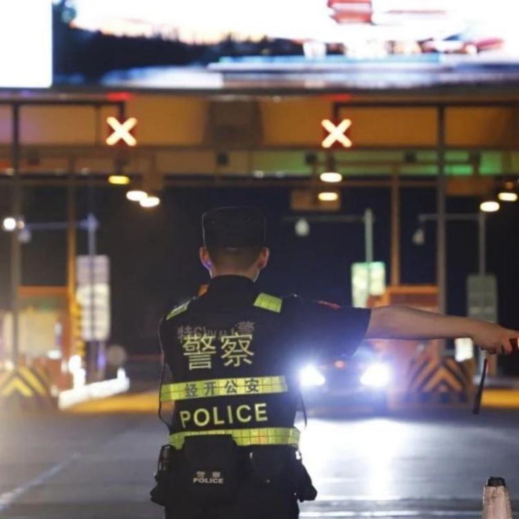 四川遂宁经开公安：“亥时警务” 守护“市井烟火”