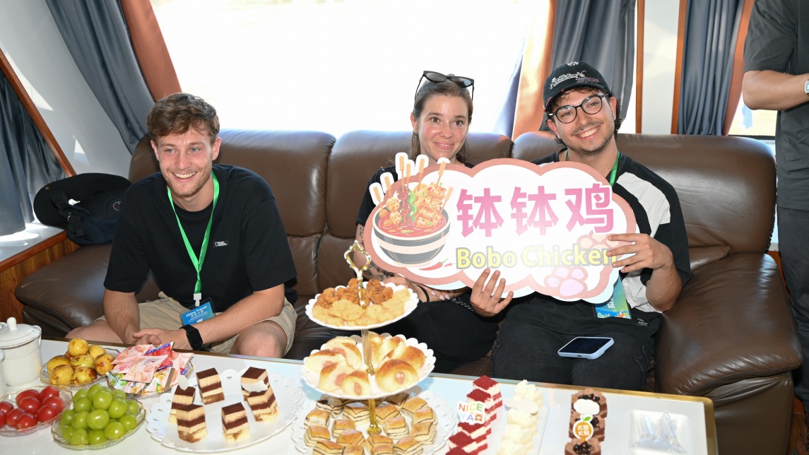 让世界听见大佛故事 千年大佛与世界“聊”起来——乐山大佛国际传播沙龙举行_fororder_DSC_3847