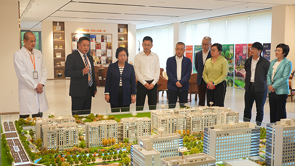 全国人大常委会委员吕忠梅带队到成都温江区调研养老产业发展
