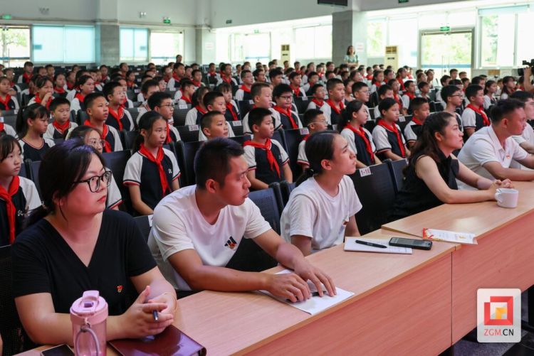 激发爱国情怀！“盐都思政讲坛”走进自贡汇东实验学校