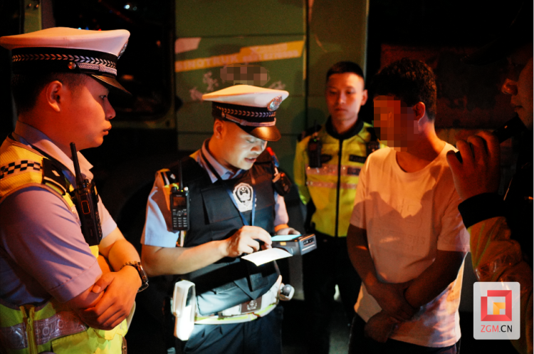 警方凌晨突击 四辆违法车辆在自贡东环线落网