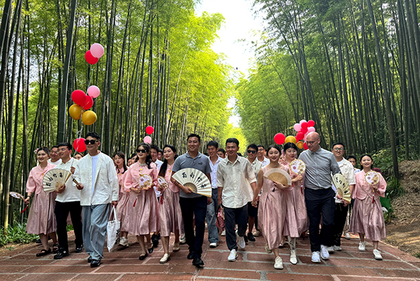 长江为证 52对新人在四川宜宾缘定今生_fororder_新人们畅游蜀南竹海-摄影-邹玉艳