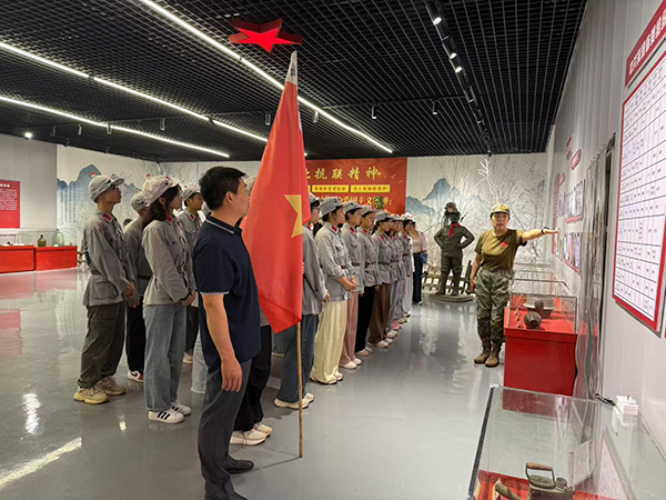 纪念赵一曼诞辰120周年暨宜宾市一曼中学“一曼班”哈尔滨研学顺利开班_fororder_铭记事迹承遗志-供图-宜宾市一曼中学校