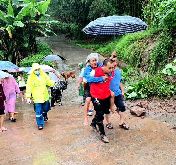 宜宾兴文县：风雨同舟 全力以赴 众志成城 共护家园_fororder_救援现场-供图-兴文县融媒体中心-(2)