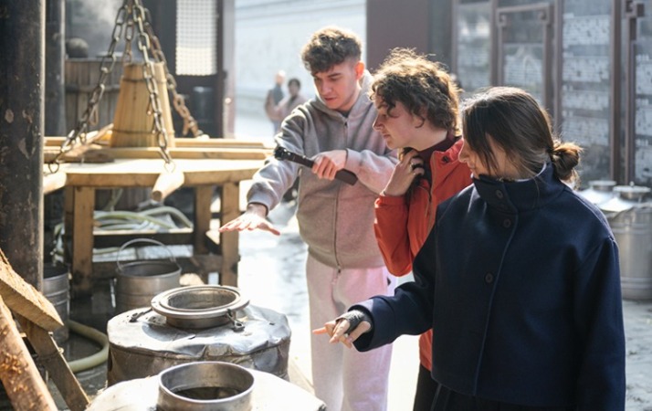 非遗润乡韵 酒香醉宾朋 绵竹非遗之旅圈粉国际嘉宾