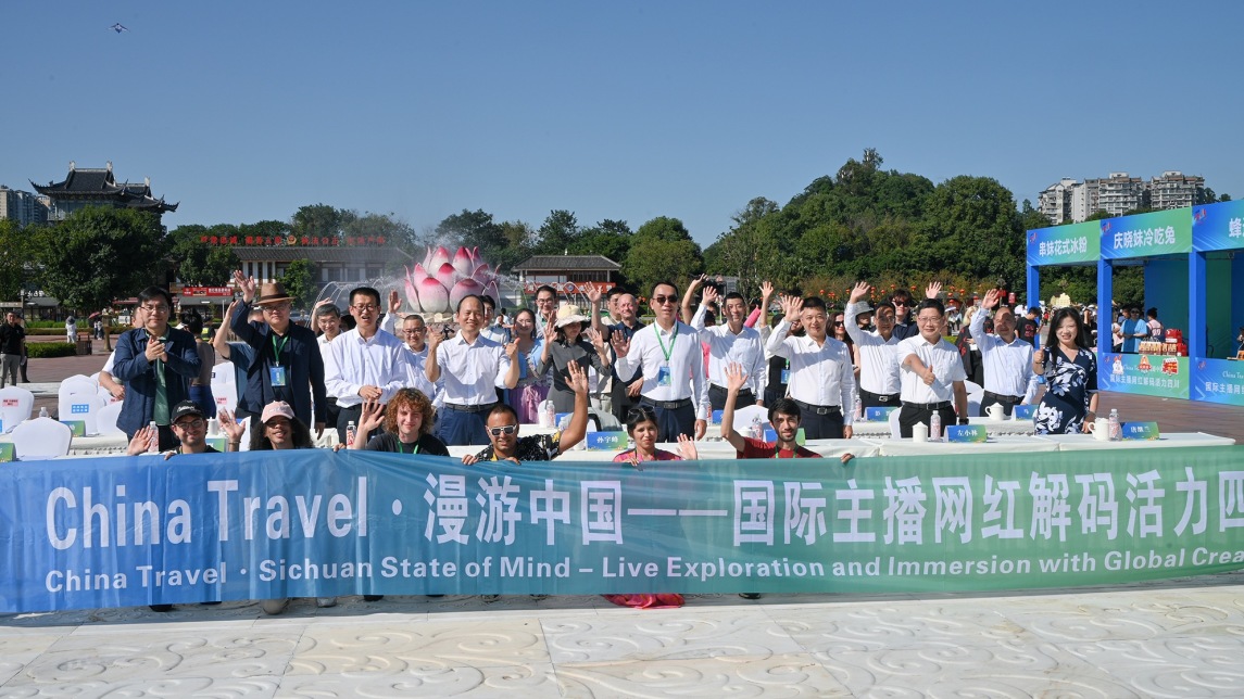 China Travel·漫游中国——国际主播网红解码活力四川活动在乐山大佛景区启动_fororder_7de3ac929e1ce0b1dd373fb5f5efa9e2