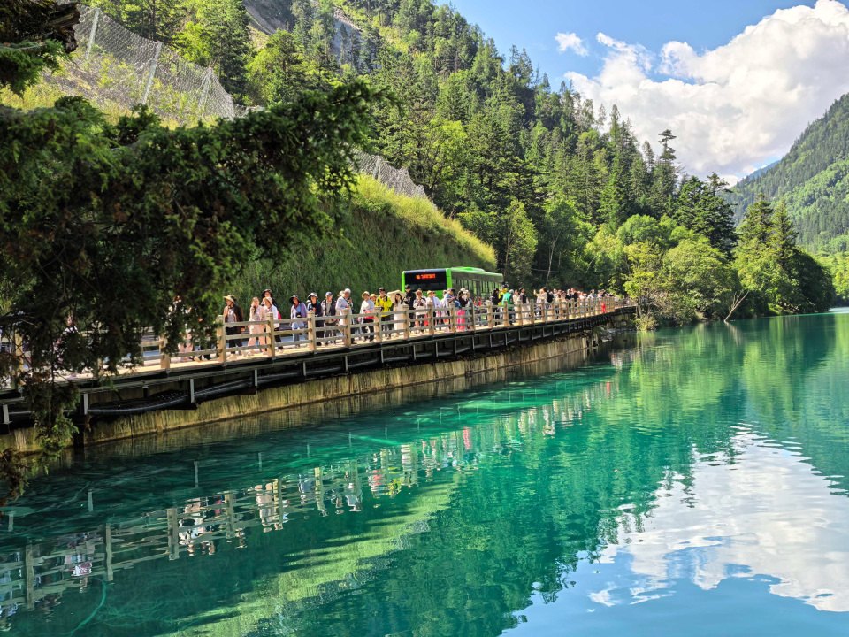 24 Consecutive Days of Full-Capacity Operation Data Insights into Jiuzhaigou’s Summer Tourism Performance_fororder_微信图片_20250821103508