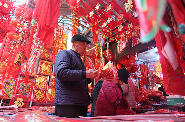 “中国红”里迎新年 来成都金牛打包“年味”带回家
