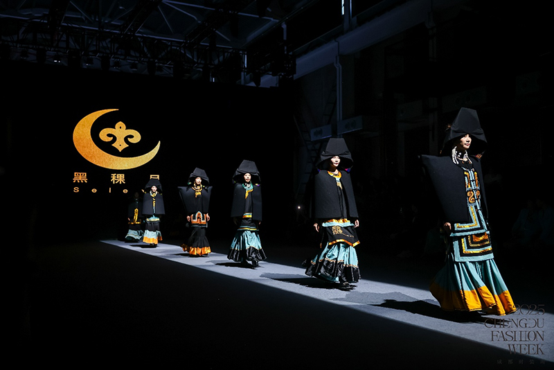 Tianfu Dialogue with the World: 2025 Chengdu Fashion Week Opens a New Chapter of "Symbiosis and Integration"_fororder_6