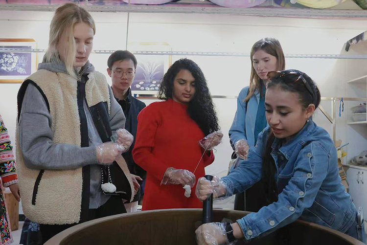Silk Road Youth Unlocking Intangible Cultural Heritage of Tie-Dye and Experiencing Charm of Miao Culture