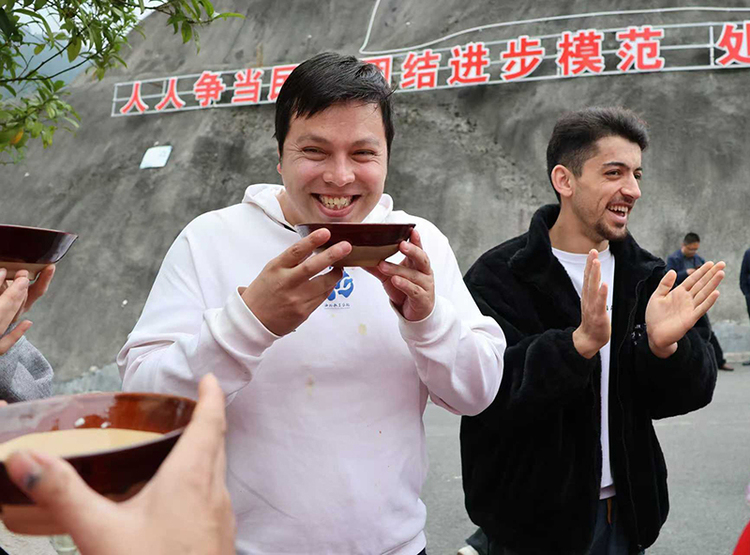 Silk Road Youth Unlocking Intangible Cultural Heritage of Tie-Dye and Experiencing Charm of Miao Culture