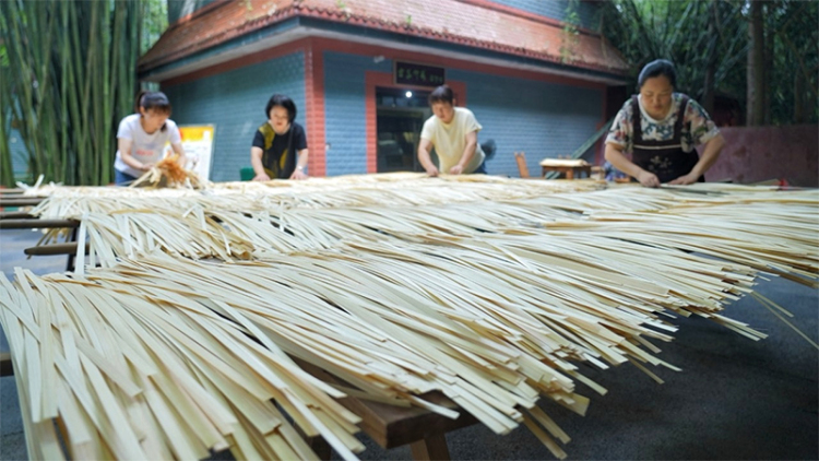 赶制成都世运会奖牌盒 青神匠心呈现非遗之美_fororder_未标题-3