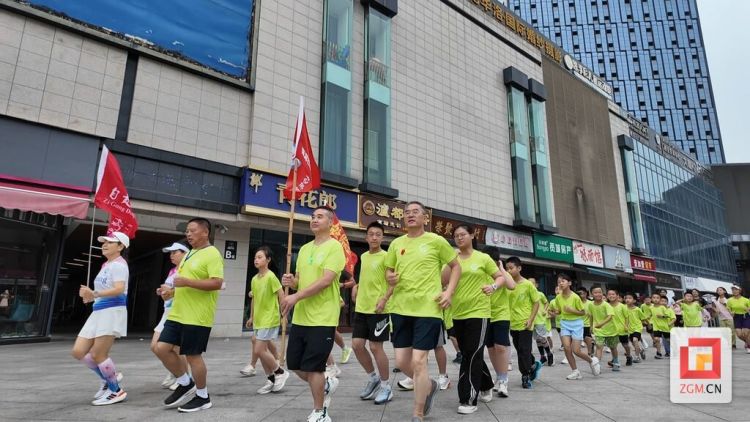 国湖社区第三届“活力晨跑 健康成长”开跑！退役军人伴少年同行