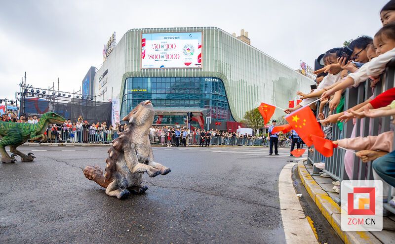 “智”龙行天下！看自贡仿真恐龙如何领跑全球赛道