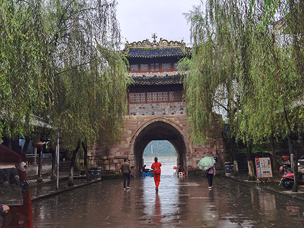 宜宾人游宜宾之“欢乐梦想地 当燃最南溪”南溪区2025文旅促进活动启动_fororder_南溪文明门-摄影-高学兵