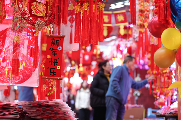 “中国红”里迎新年 来成都金牛打包“年味”带回家