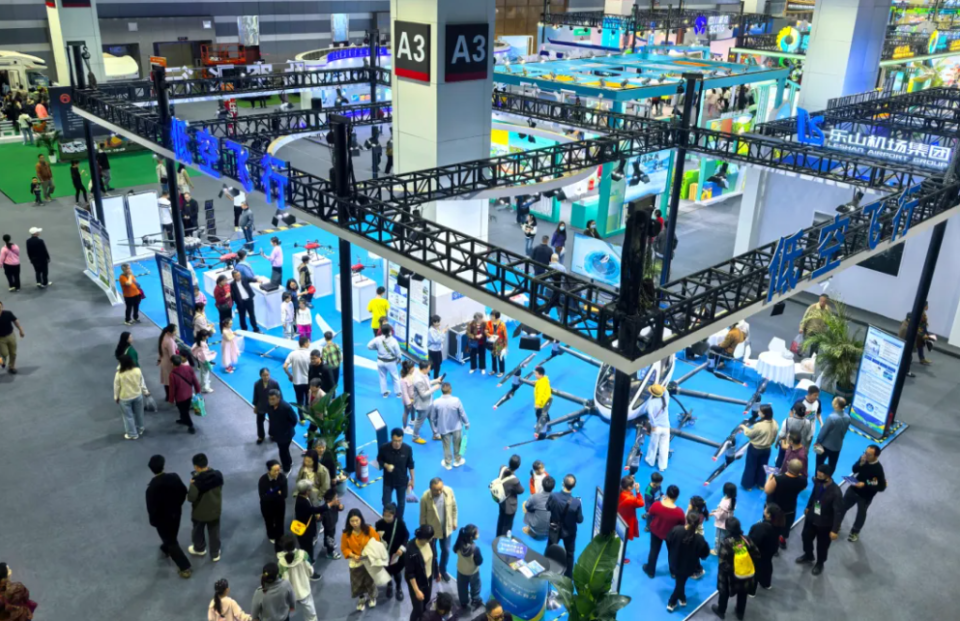 图片默认标题_fororder_旅博会期间人气旺 摄影 徐珍