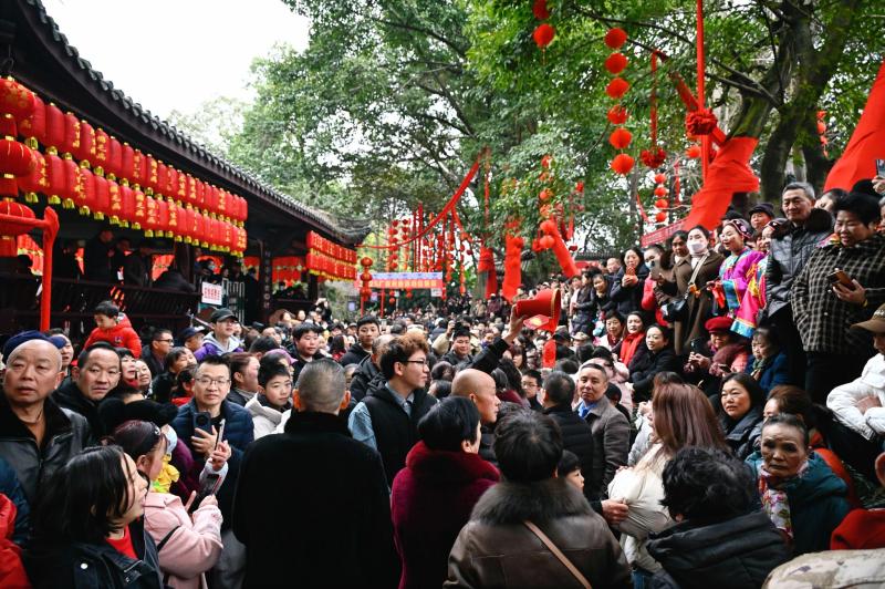 广汉举办“拉保保”民俗活动
