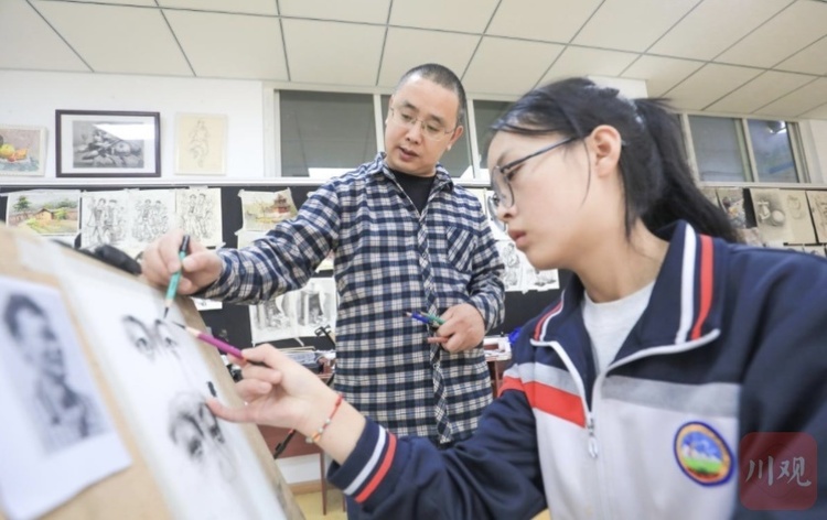 成都新津“组团式”帮扶，共育小金教育“希望之花”