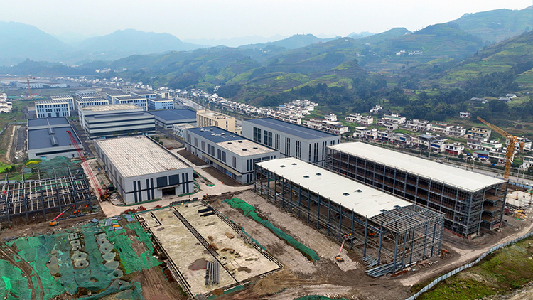 图片默认标题_fororder_宜宾康碳复合材料科技有限公司厂房建设中-供图-筠连县融媒体中心