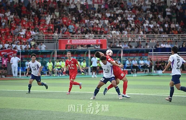 “川超”首轮 内江重龍酒队3:0战胜资阳中国牙谷队获得胜利_fororder_比赛现场-供图-内江市融媒体中心2