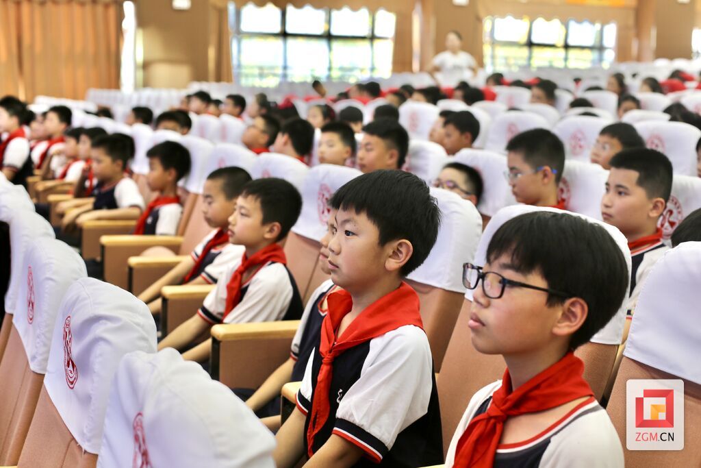 “墨韵校园·丹青盐都”书画大师公开课走进自贡高新区