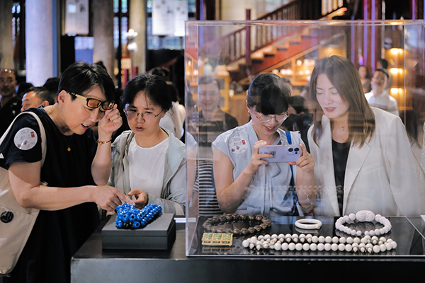 瓷韵珠华蓉城会 “匠心之旅——中荷陶瓷珠宝交流展”在成都启幕_fororder_图片-5