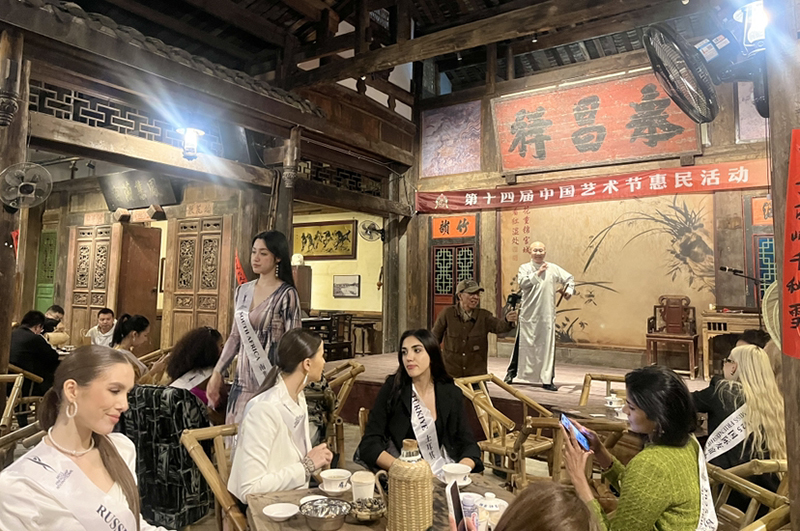 逛免税店 品美食 2025国际友谊小姐现身成都锦江_fororder_图片-2