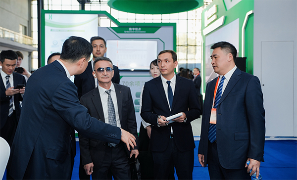 2025中国（四川）—乌兹别克斯坦国际商品博览会在塔什干开幕_fororder_未标题-2