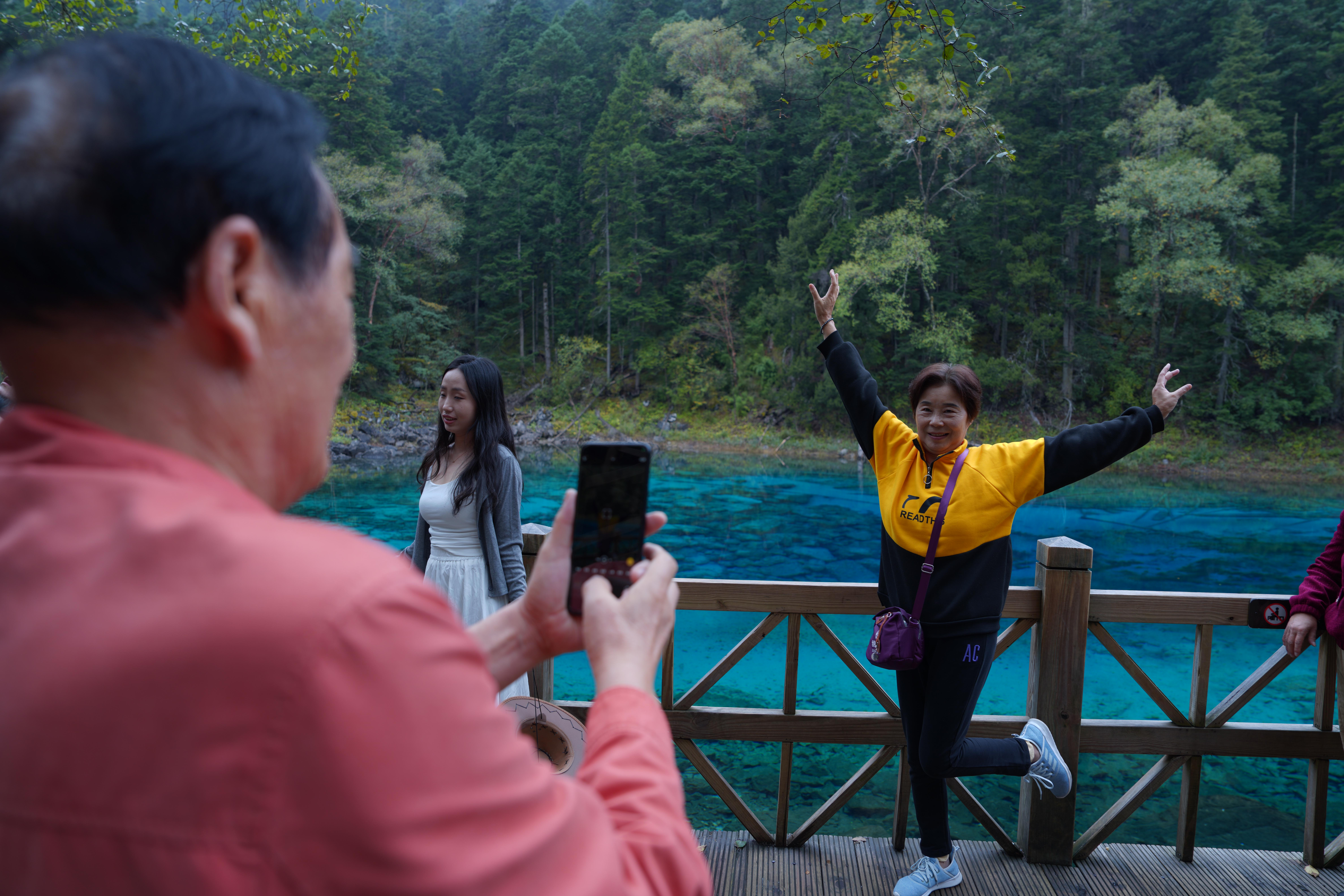 Meng's Journey to Wonderland, Jiuzhaigou | Where to Go During the National Day Holiday? Embrace the mountains and waters while exploring Jiuzhaigou
