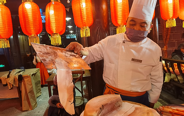 宜宾春晚在翠屏区录制 多路媒体“探班”