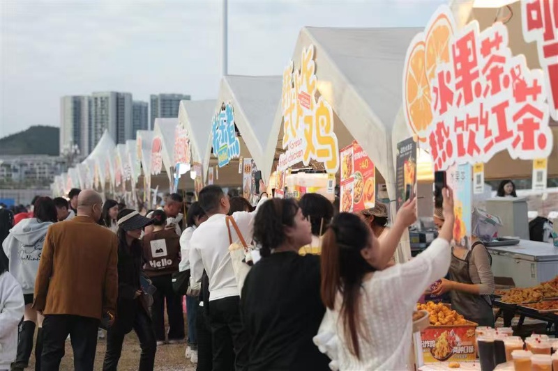 2025德阳蓝鲸音乐嘉年华嗨唱旌城 “蓝鲸效应”持续打造文旅融合新范式_fororder_webwxgetmsgimg (3)_resized