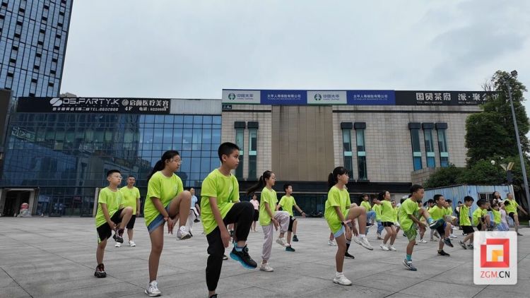 国湖社区第三届“活力晨跑 健康成长”开跑！退役军人伴少年同行