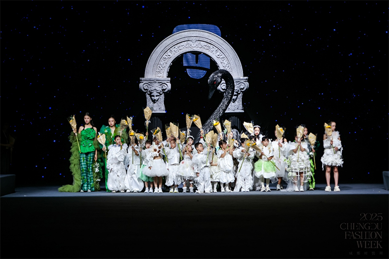 Tianfu Dialogue with the World: 2025 Chengdu Fashion Week Opens a New Chapter of "Symbiosis and Integration"_fororder_8