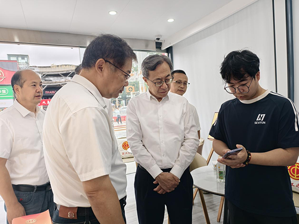 四川省总工会党组成员、副主席李茂林一行赴旌阳区调研指导数字化阵地建设工作_fororder_图片-3