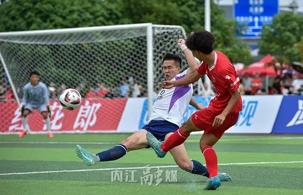 “川超”首轮 内江重龍酒队3:0战胜资阳中国牙谷队获得胜利_fororder_比赛现场-供图-内江市融媒体中心1