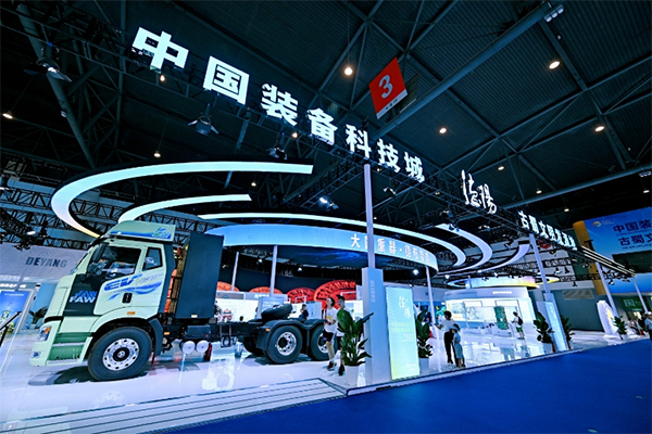 观“顶流”装备　展“智造”雄心 德阳馆亮相西博会_fororder_未标题-1