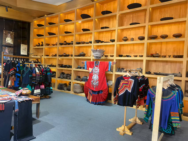 凉山州彝绣产业促进会成立 将实施品牌化数字化发展战略_fororder_微信图片_20250721161148