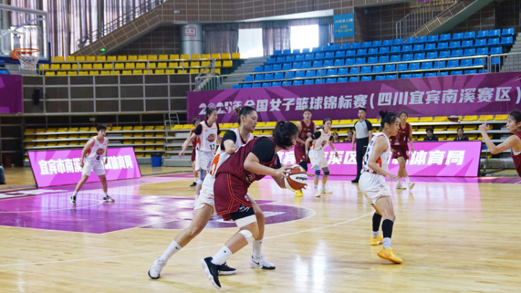 全国女篮锦标赛决赛在宜宾南溪开打 五粮液携手赛事传递和美精神_fororder_双方势均力敌-供图-五粮液集团