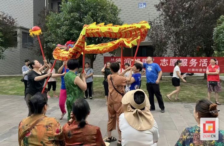 自贡高新区华景社区：粽香传情暖人心 志愿服务润邻里