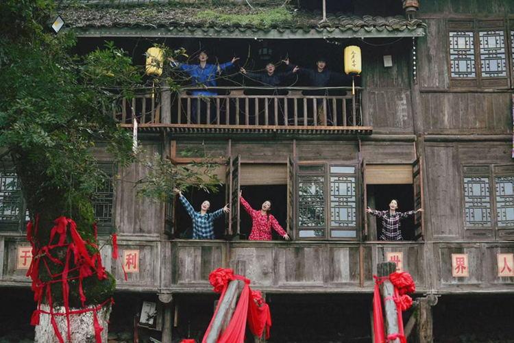 沉浸式情景戏剧《烟雨柳江》首次联排演出