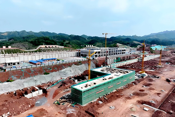 奋战当“夏”丨宜宾高县高铁新区建设“进度条”刷新 两大核心工程加速推进_fororder_施工现场-供图-高县融媒体中心