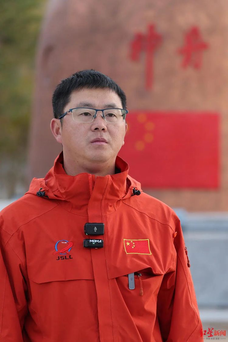 神舟十八号乘组凌晨重返地球：着陆现场亮如白昼 航天员需用半年时间恢复